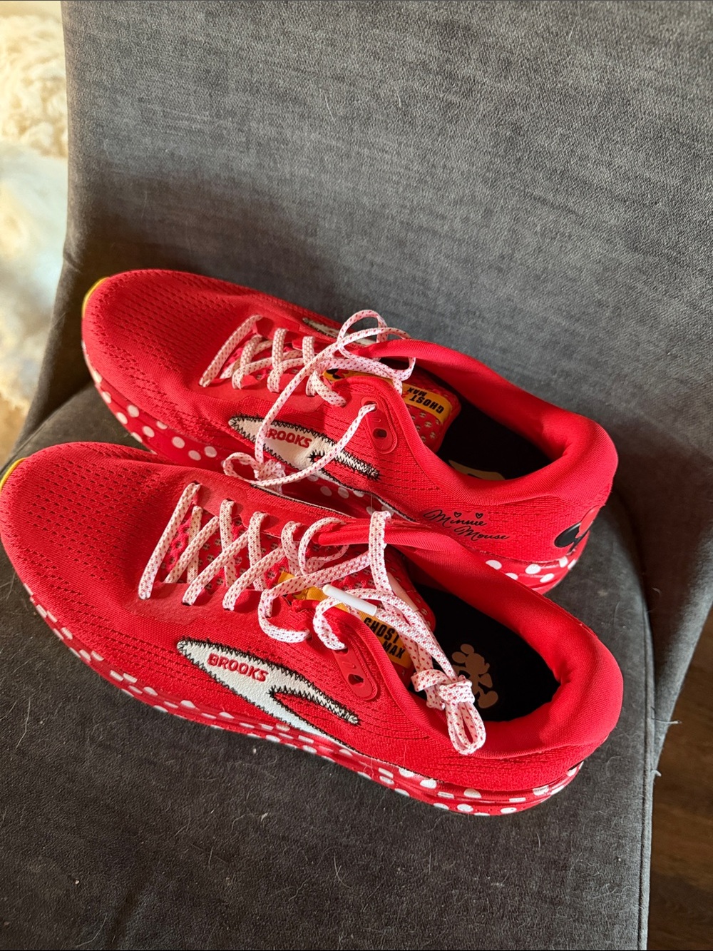 Brooks run Disney Minnie Mouse new